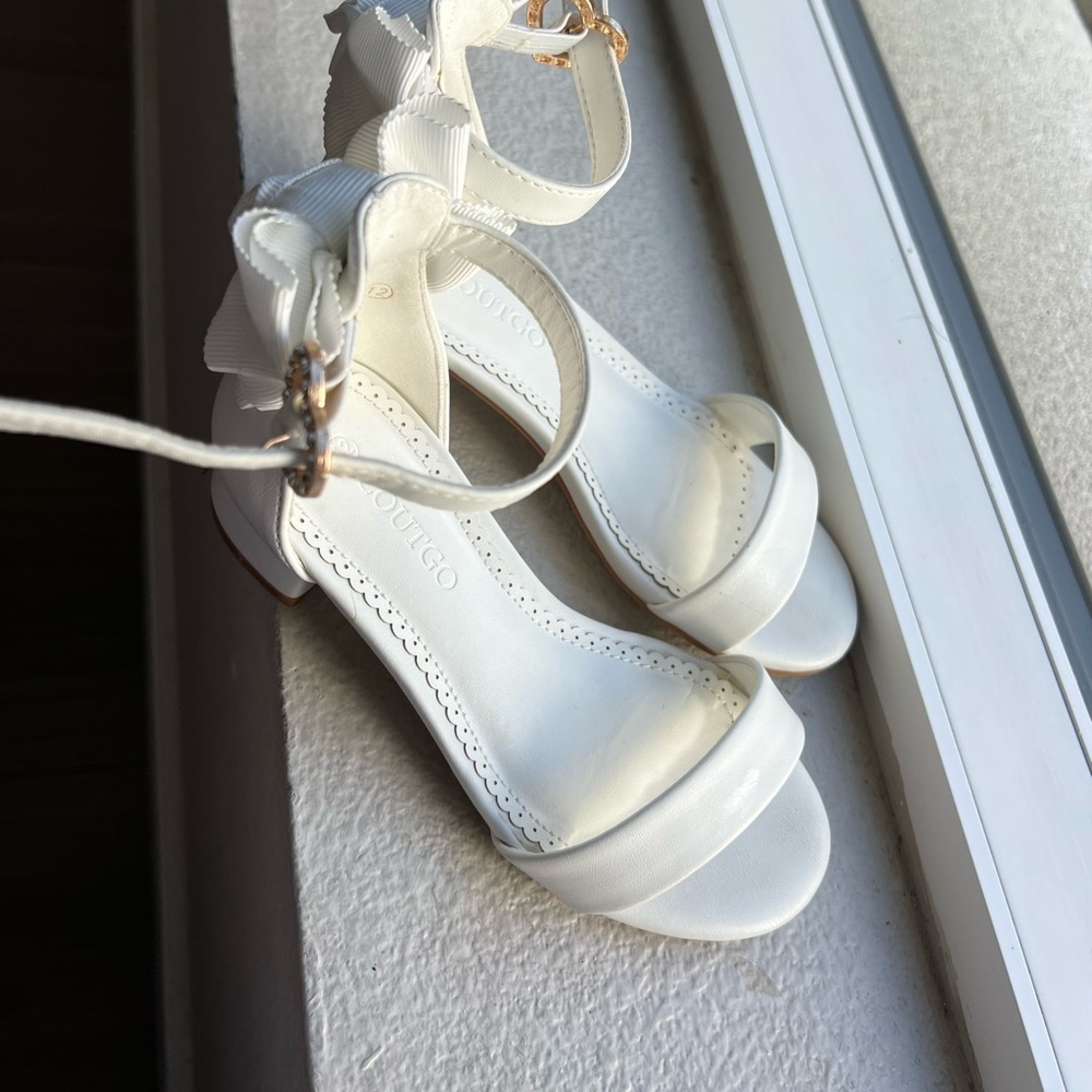 Girls sandals/dressy heels